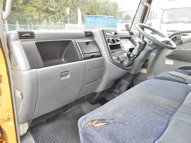 三菱ふそうキャンターアルミバン小型（2t・3t）[写真30]