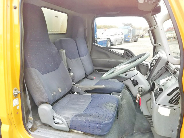 三菱ふそうキャンターアルミバン小型（2t・3t）[写真31]