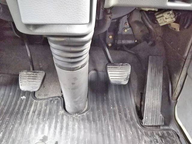 三菱ふそうキャンターアルミバン小型（2t・3t）[写真36]