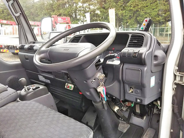 いすゞエルフアルミバン小型（2t・3t）[写真34]