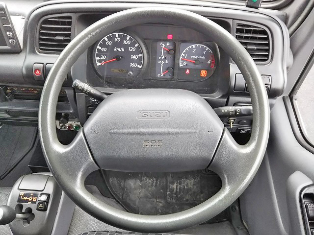 いすゞエルフアルミバン小型（2t・3t）[写真36]