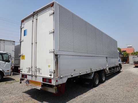 いすゞギガアルミウイング大型（10t）[写真02]