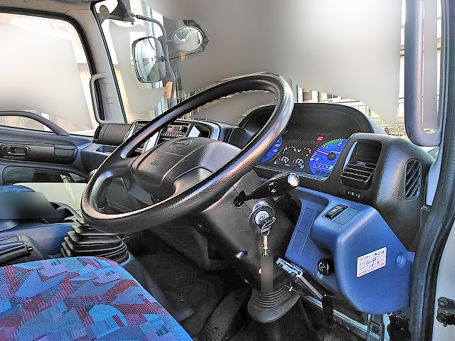 日野レンジャーアルミウイング中型（4t）[写真37]