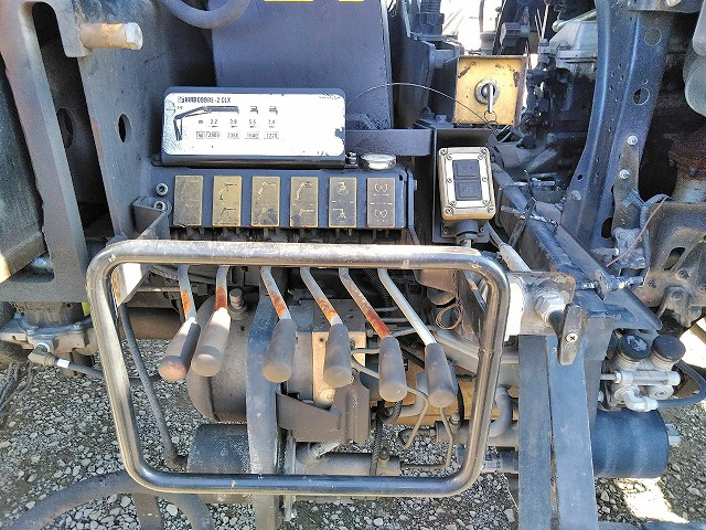 日野レンジャーヒアブ付コンテナ専用車増トン（6t・8t）[写真18]