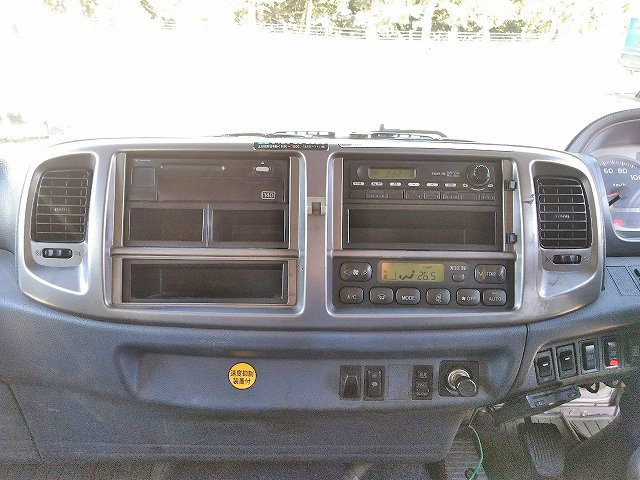 日野レンジャーヒアブ付コンテナ専用車増トン（6t・8t）[写真35]