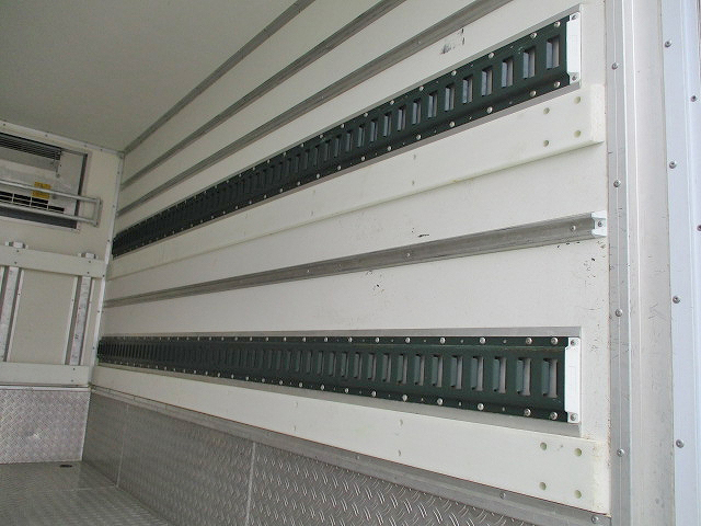 いすゞエルフ冷凍車（冷蔵車）小型（2t・3t）[写真13]