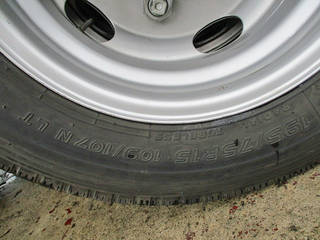 いすゞエルフ冷凍車（冷蔵車）小型（2t・3t）[写真21]