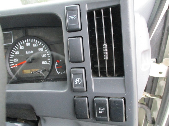 いすゞエルフ冷凍車（冷蔵車）小型（2t・3t）[写真27]