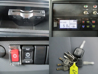 いすゞエルフ冷凍車（冷蔵車）小型（2t・3t）[写真28]