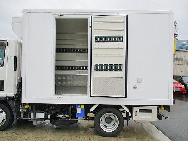 いすゞエルフ冷凍車（冷蔵車）小型（2t・3t）[写真06]