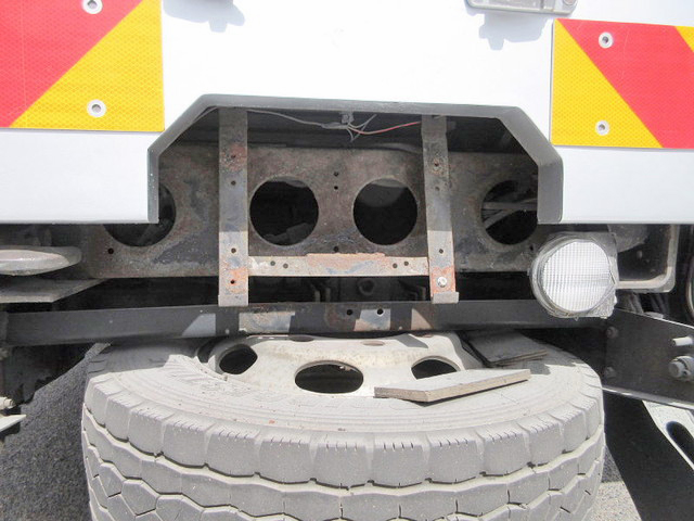 いすゞギガアルミウイング大型（10t）[写真12]