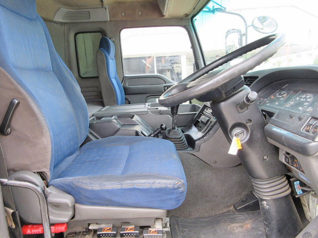 いすゞギガアルミウイング大型（10t）[写真16]