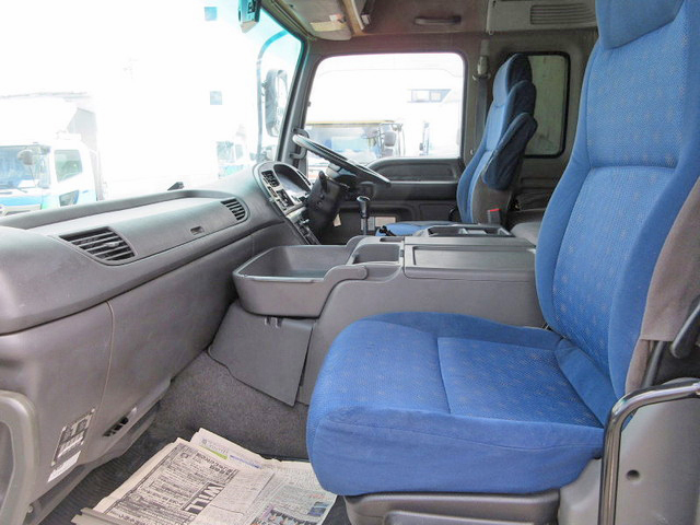 いすゞギガアルミウイング大型（10t）[写真17]