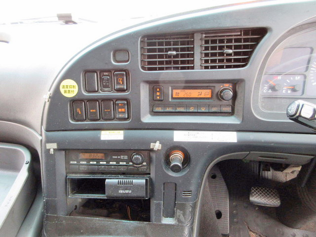 いすゞギガアルミウイング大型（10t）[写真19]