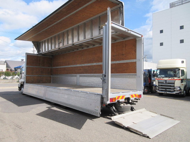 いすゞギガアルミウイング大型（10t）[写真02]