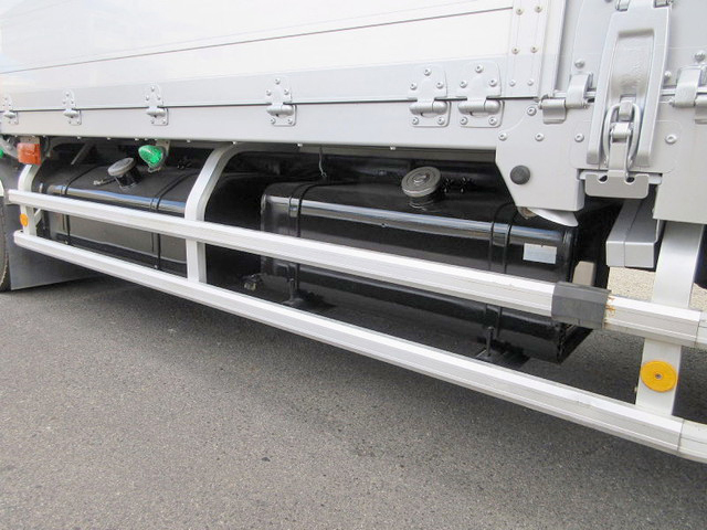 いすゞギガアルミウイング大型（10t）[写真08]