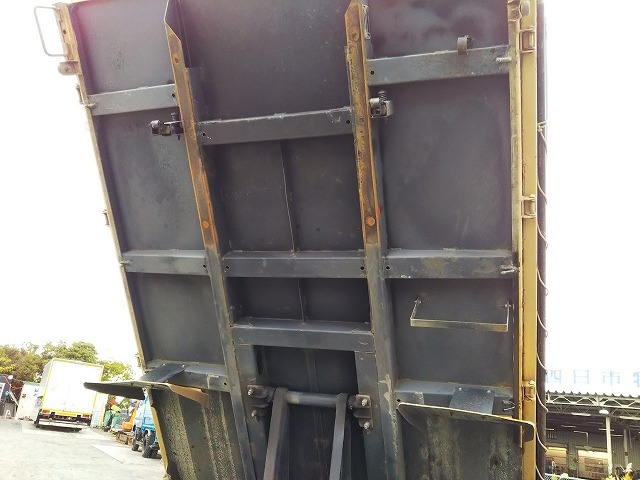 三菱ふそうキャンターダンプ小型（2t・3t）[写真15]