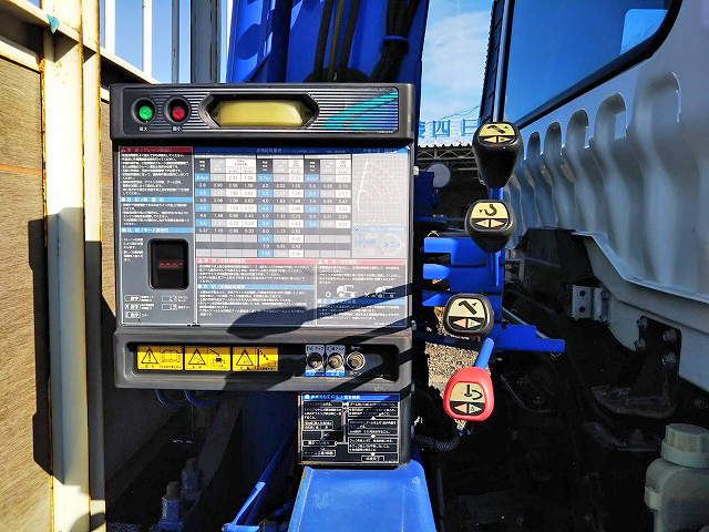 三菱ふそうファイタークレーン4段中型（4t）[写真13]