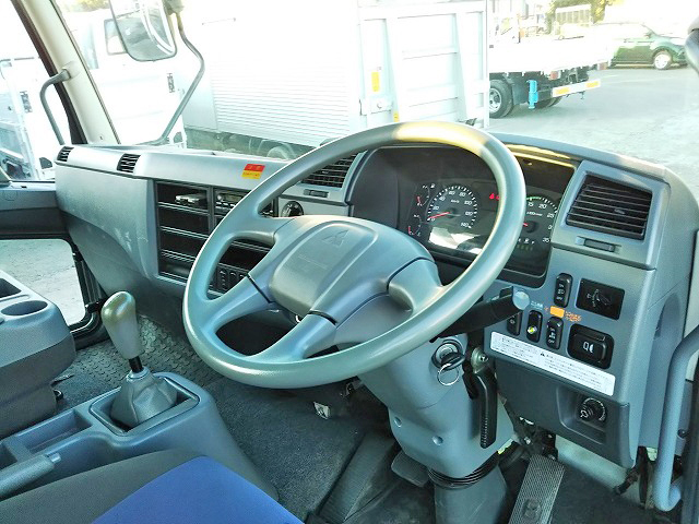 三菱ふそうファイタークレーン4段中型（4t）[写真29]