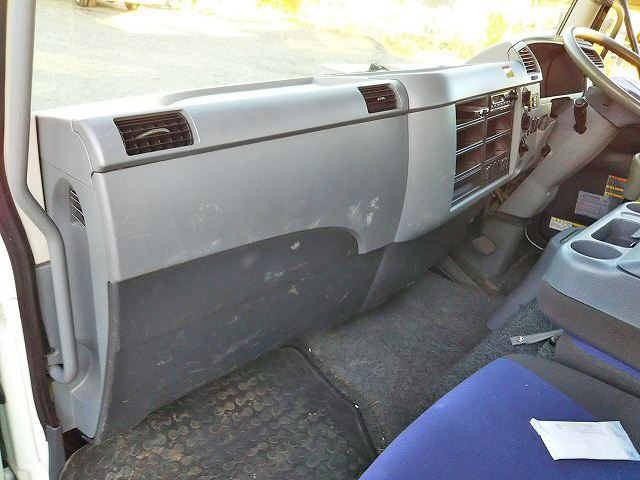 三菱ふそうファイタークレーン4段中型（4t）[写真31]