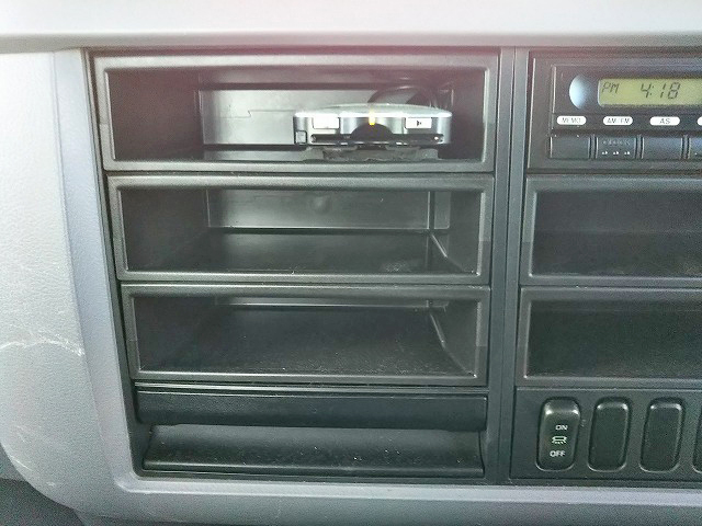 三菱ふそうファイタークレーン4段中型（4t）[写真35]