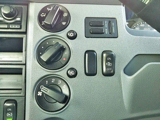 三菱ふそうファイタークレーン4段中型（4t）[写真37]