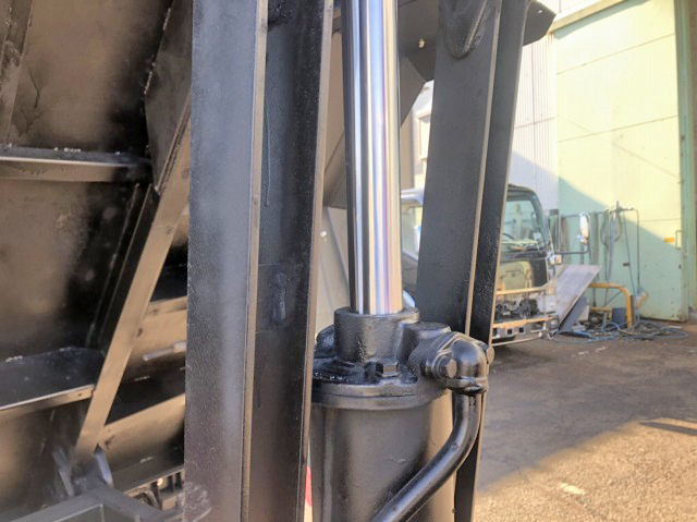 いすゞエルフダンプ・クレーン付小型（2t・3t）[写真10]