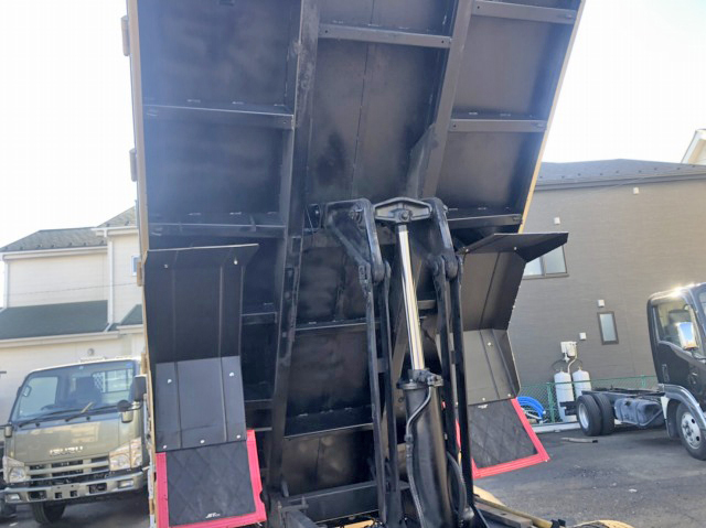 いすゞエルフダンプ・クレーン付小型（2t・3t）[写真09]