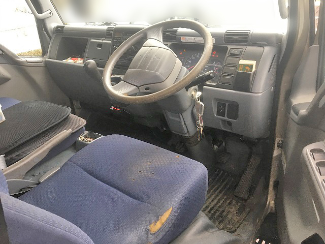 三菱ふそうキャンターガッツ平ボディ小型（2t・3t）[写真19]