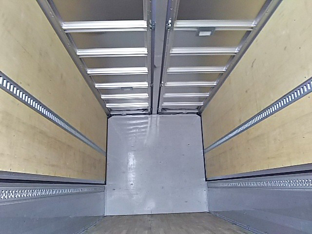 いすゞフォワードアルミウイング中型（4t）[写真10]