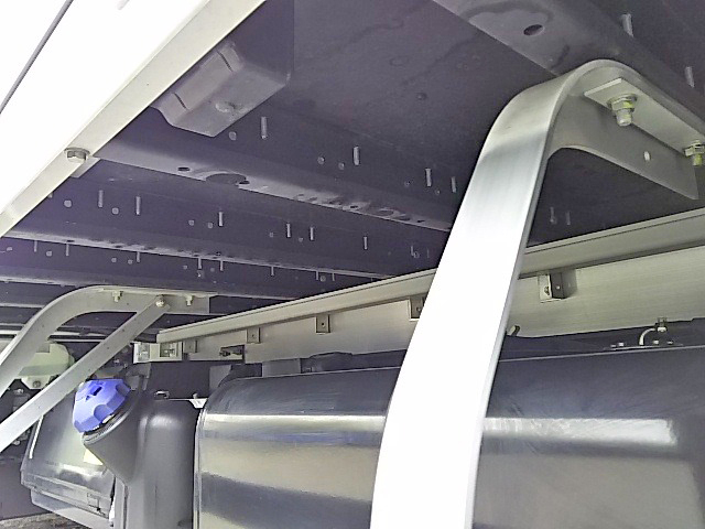 いすゞフォワードアルミウイング中型（4t）[写真14]