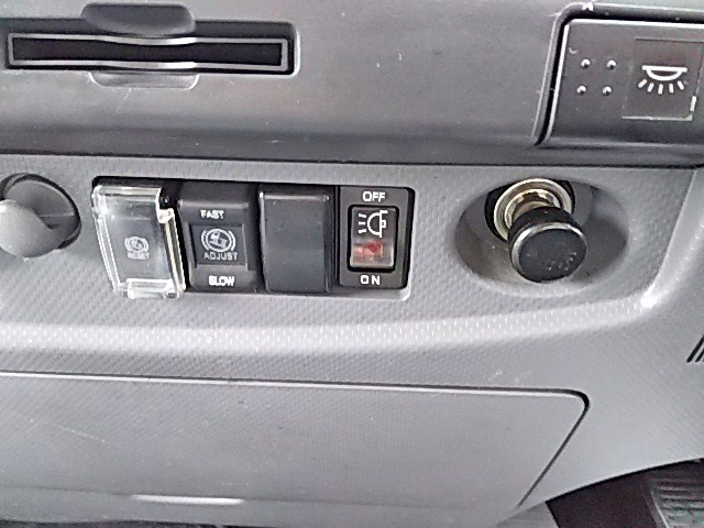 いすゞフォワードアルミウイング中型（4t）[写真37]