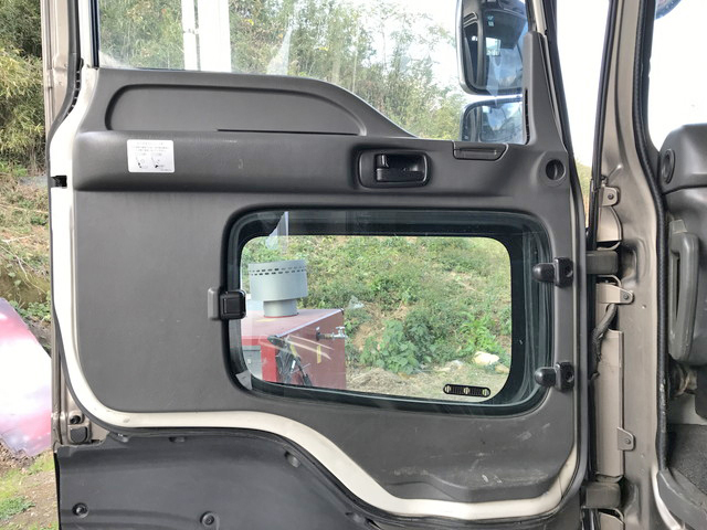 いすゞギガトレーラーヘッド（トラクターヘッド）大型（10t）[写真24]