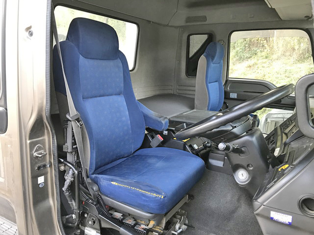 いすゞギガトレーラーヘッド（トラクターヘッド）大型（10t）[写真26]