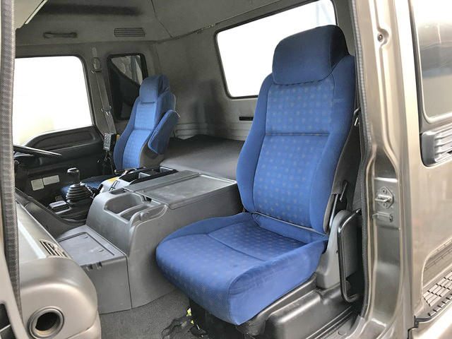 いすゞギガトレーラーヘッド（トラクターヘッド）大型（10t）[写真28]