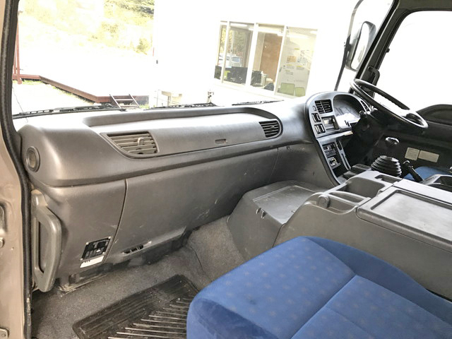 いすゞギガトレーラーヘッド（トラクターヘッド）大型（10t）[写真29]