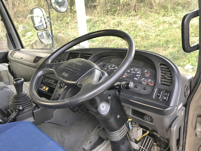 いすゞギガトレーラーヘッド（トラクターヘッド）大型（10t）[写真33]