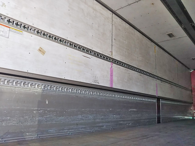 いすゞギガアルミウイング大型（10t）[写真11]