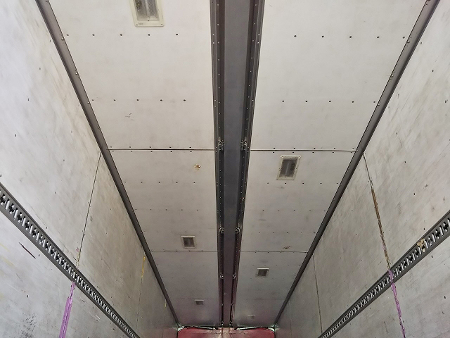 いすゞギガアルミウイング大型（10t）[写真13]