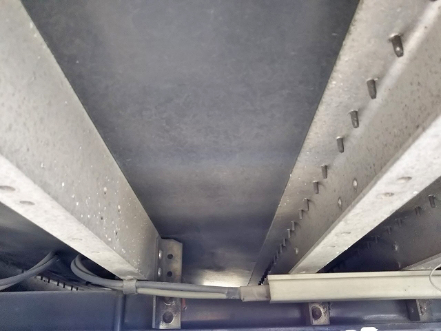 いすゞギガアルミウイング大型（10t）[写真17]