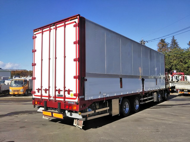 いすゞギガアルミウイング大型（10t）[写真02]