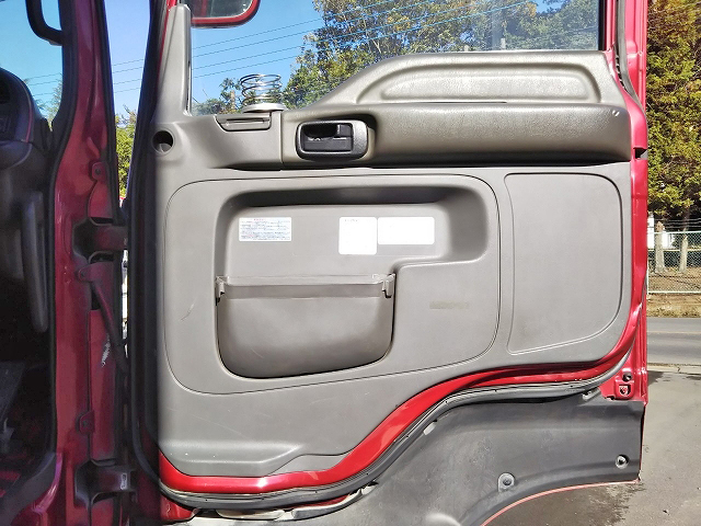 いすゞギガアルミウイング大型（10t）[写真29]