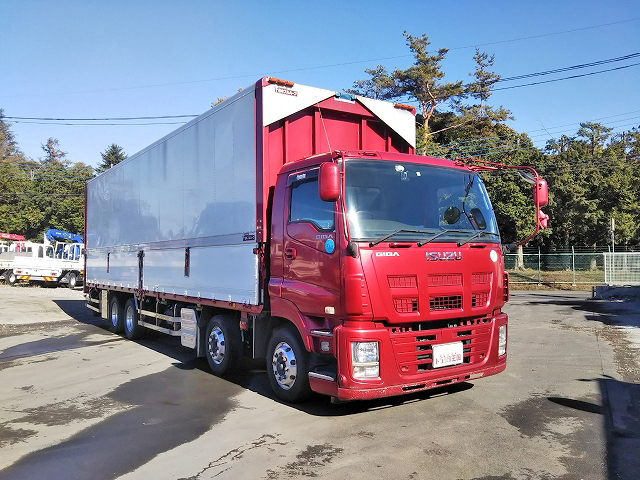 いすゞギガアルミウイング大型（10t）[写真03]