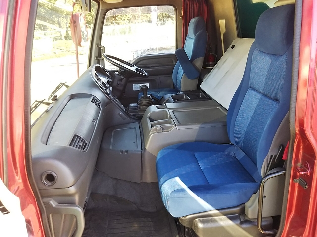 いすゞギガアルミウイング大型（10t）[写真30]