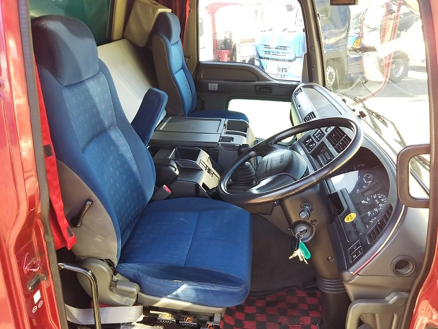 いすゞギガアルミウイング大型（10t）[写真31]