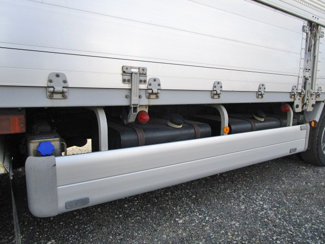 UDトラックスクオンアルミウイング大型（10t）[写真17]