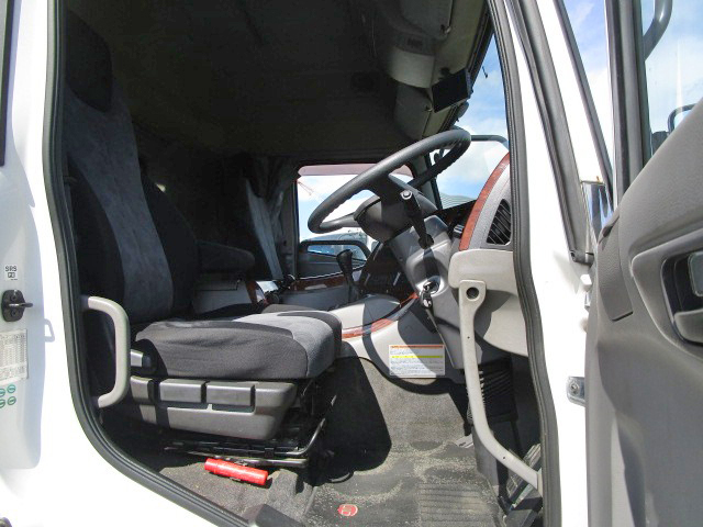 UDトラックスクオンアルミウイング大型（10t）[写真28]