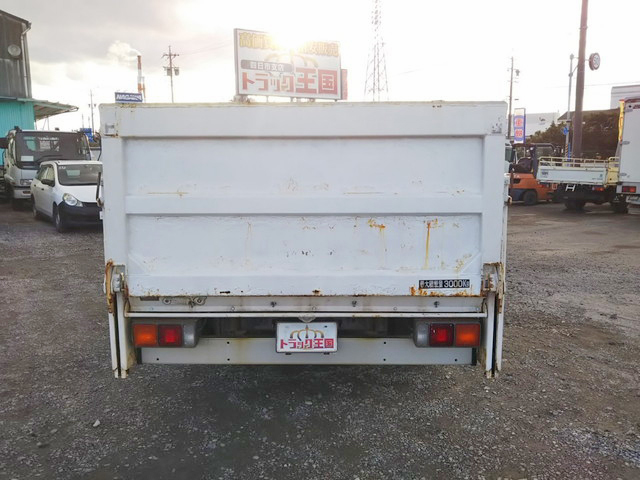 三菱ふそうキャンター平ボディ小型（2t・3t）[写真11]