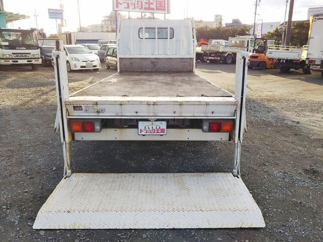 三菱ふそうキャンター平ボディ小型（2t・3t）[写真12]