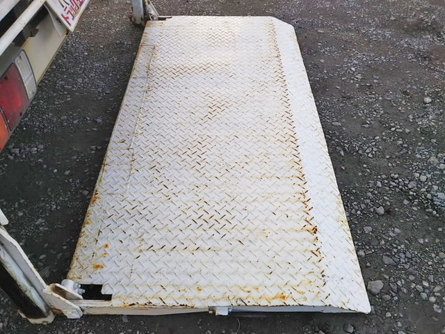 三菱ふそうキャンター平ボディ小型（2t・3t）[写真18]